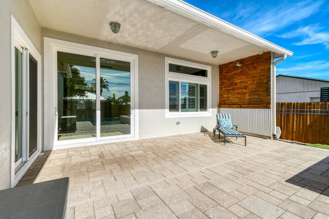 Под контрактом: $729,000 (4 спален, 3 ванн, 2303 Квадратных фут)