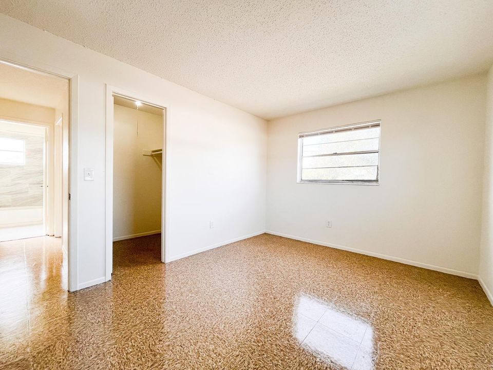 For Rent: $2,000 (2 beds, 1 baths, 1000 Square Feet)