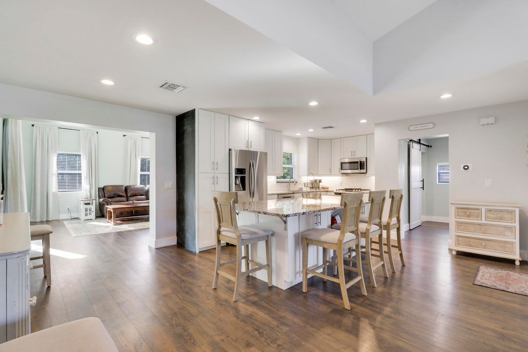 En Venta: $1,050,000 (4 camas, 2 baños, 1844 Pies cuadrados)