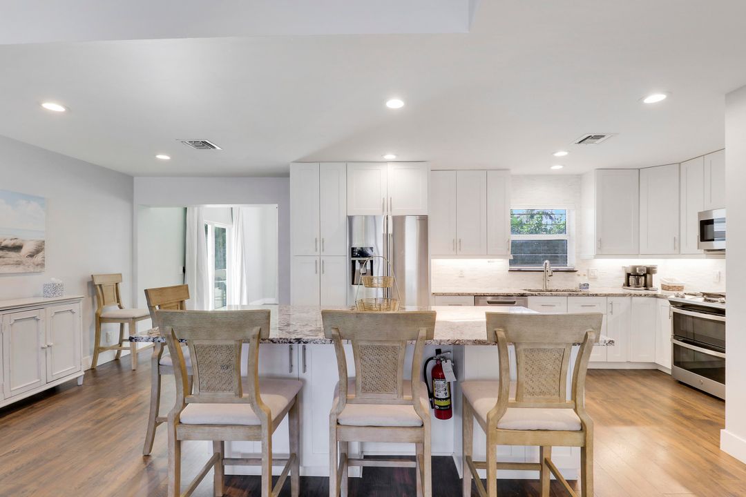 En Venta: $1,050,000 (4 camas, 2 baños, 1844 Pies cuadrados)