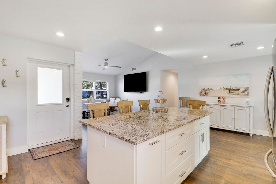 En Venta: $1,050,000 (4 camas, 2 baños, 1844 Pies cuadrados)