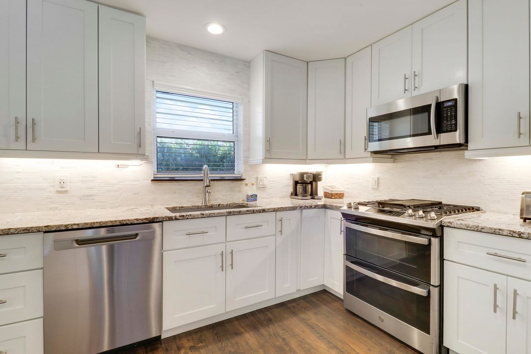 En Venta: $1,050,000 (4 camas, 2 baños, 1844 Pies cuadrados)