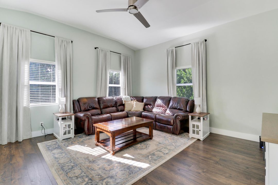 En Venta: $1,050,000 (4 camas, 2 baños, 1844 Pies cuadrados)