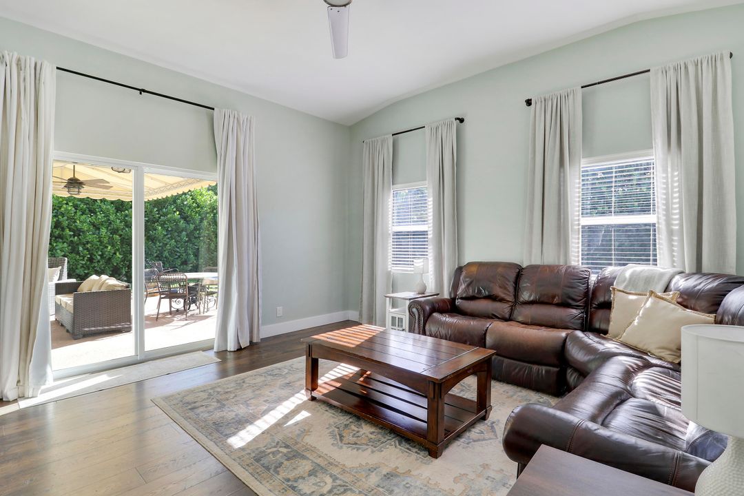 En Venta: $1,050,000 (4 camas, 2 baños, 1844 Pies cuadrados)