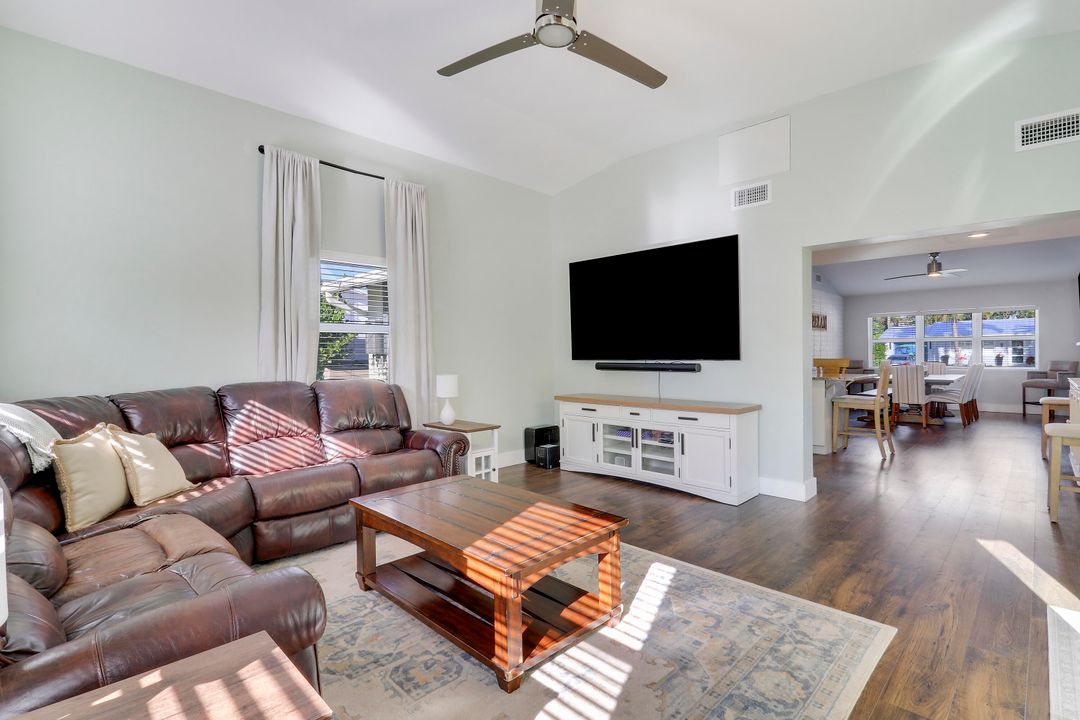 En Venta: $1,050,000 (4 camas, 2 baños, 1844 Pies cuadrados)