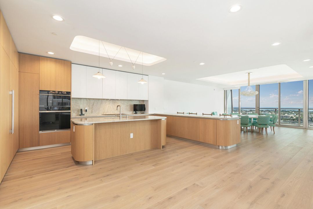 出租: $95,000 (4 贝兹, 4 浴室, 4436 平方英尺)