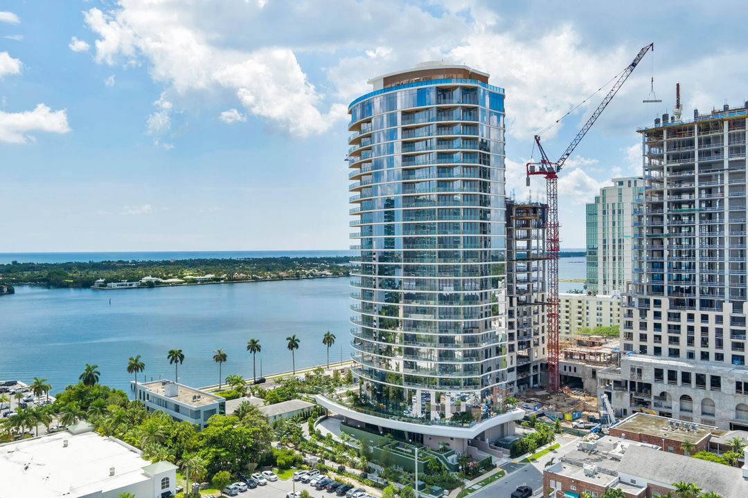 出租: $95,000 (4 贝兹, 4 浴室, 4436 平方英尺)