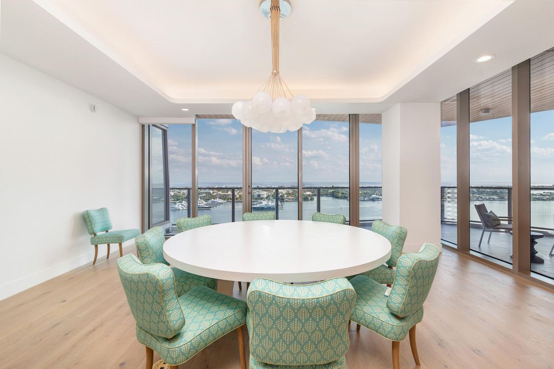 出租: $95,000 (4 贝兹, 4 浴室, 4436 平方英尺)