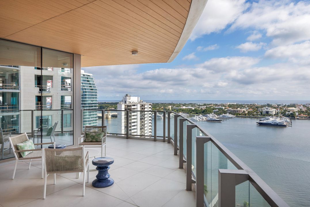 出租: $95,000 (4 贝兹, 4 浴室, 4436 平方英尺)