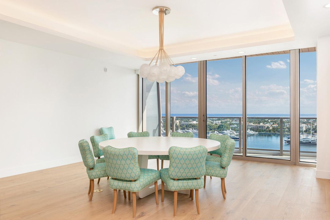 出租: $95,000 (4 贝兹, 4 浴室, 4436 平方英尺)