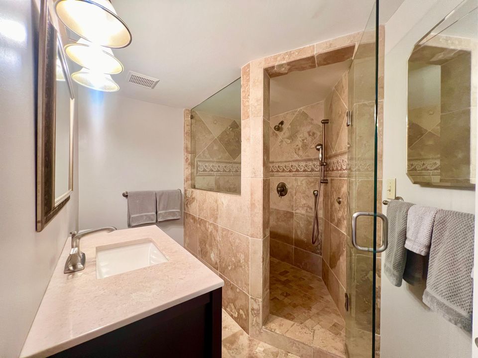 出租: $2,850 (2 贝兹, 2 浴室, 1239 平方英尺)