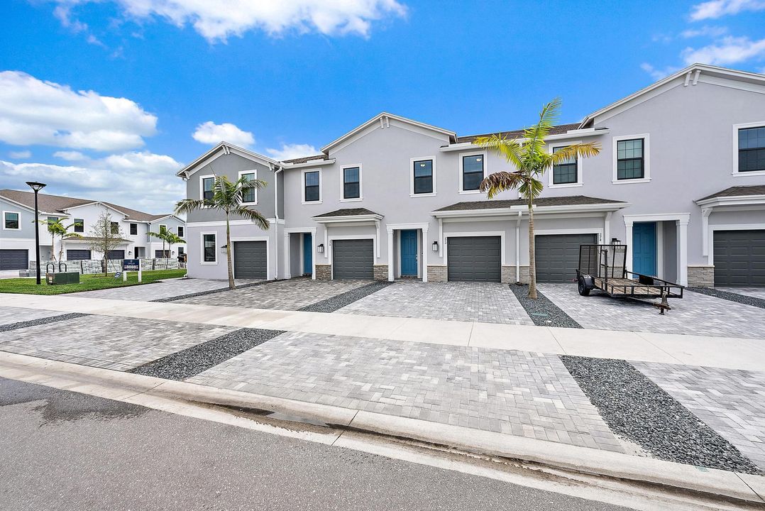 For Rent: $2,790 (3 beds, 2 baths, 1550 Square Feet)