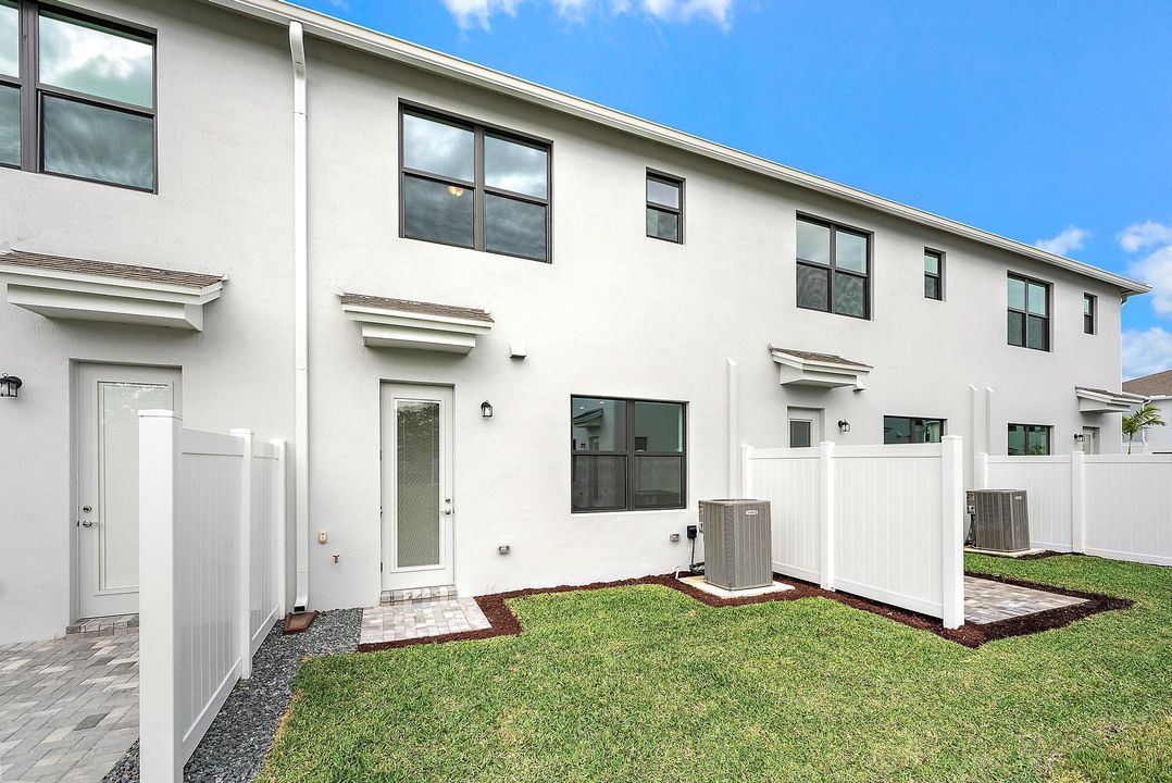 For Rent: $2,790 (3 beds, 2 baths, 1550 Square Feet)