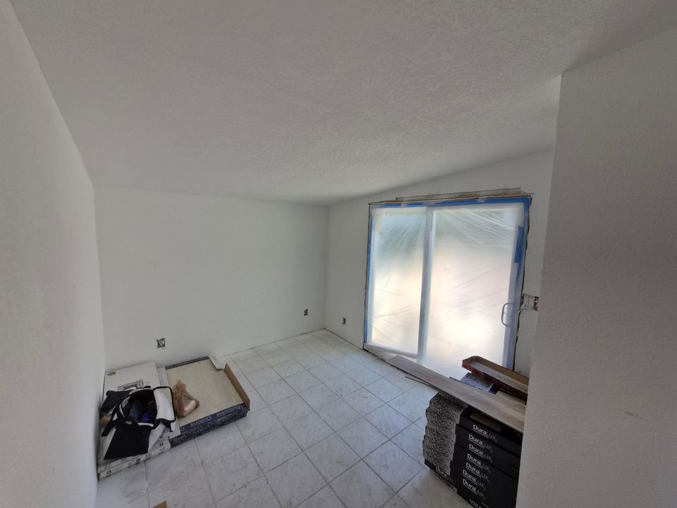 For Sale: $439,000 (5 beds, 2 baths, 1175 Square Feet)