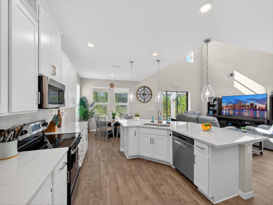 En Venta: $565,000 (4 camas, 3 baños, 2600 Pies cuadrados)