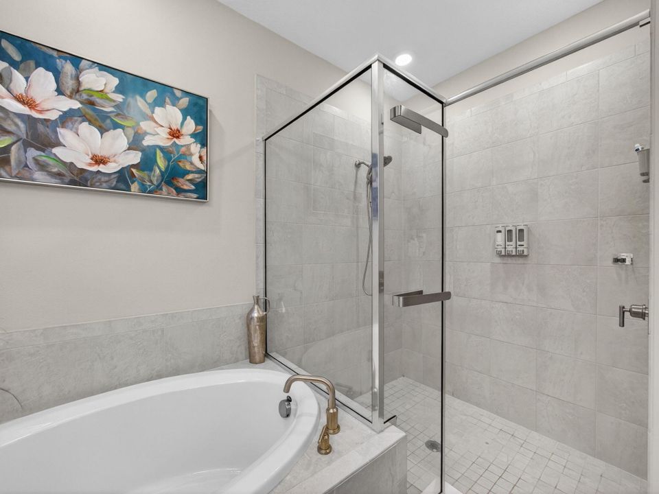 En Venta: $565,000 (4 camas, 3 baños, 2600 Pies cuadrados)