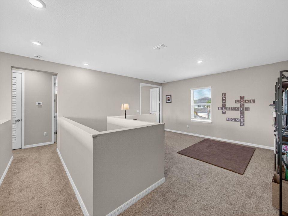 En Venta: $565,000 (4 camas, 3 baños, 2600 Pies cuadrados)