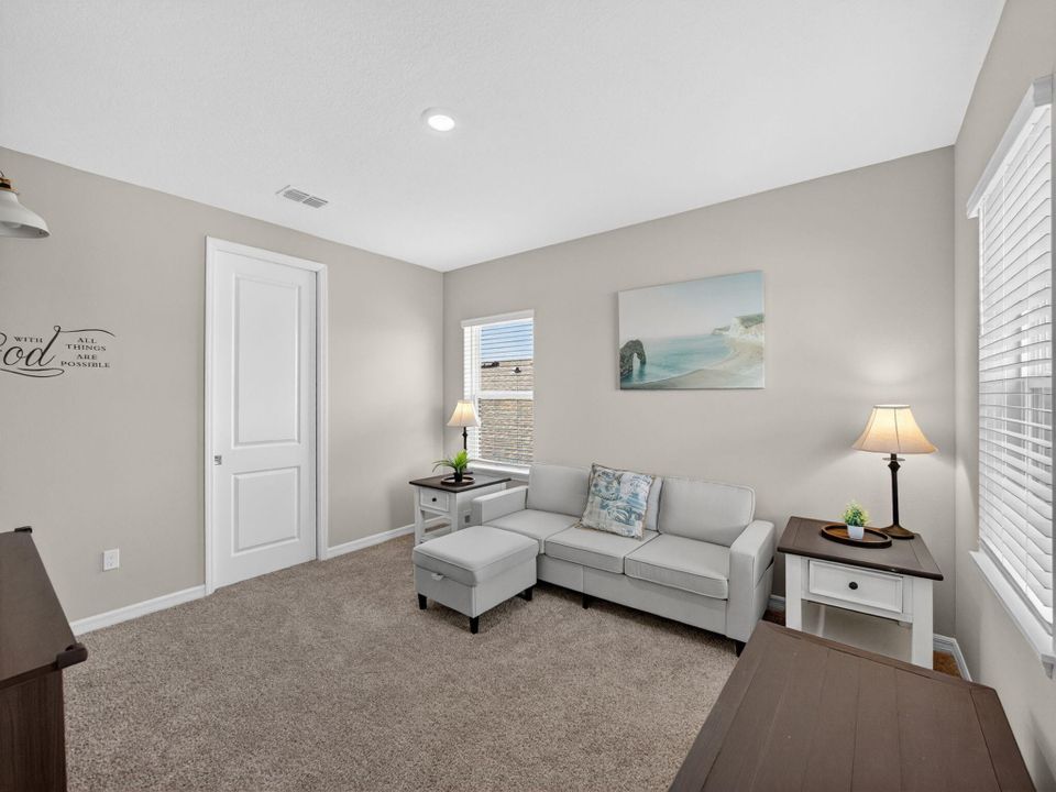 En Venta: $565,000 (4 camas, 3 baños, 2600 Pies cuadrados)