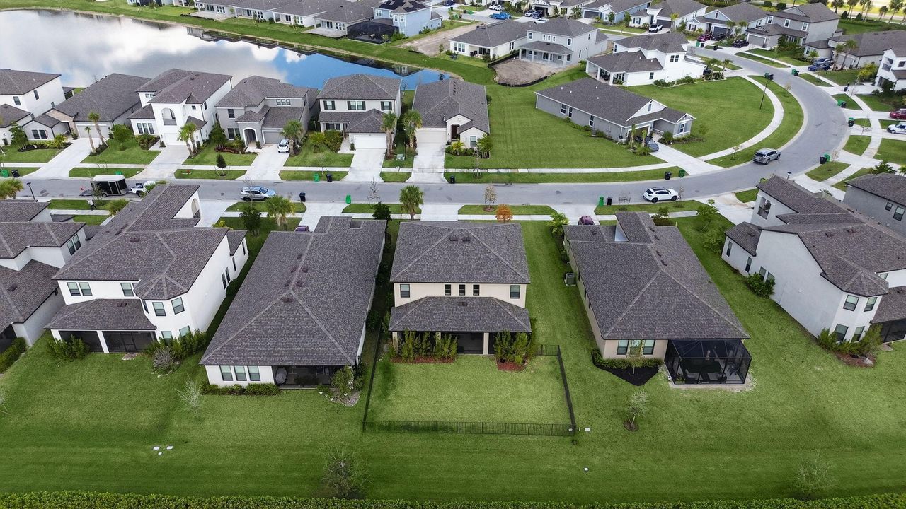 En Venta: $565,000 (4 camas, 3 baños, 2600 Pies cuadrados)