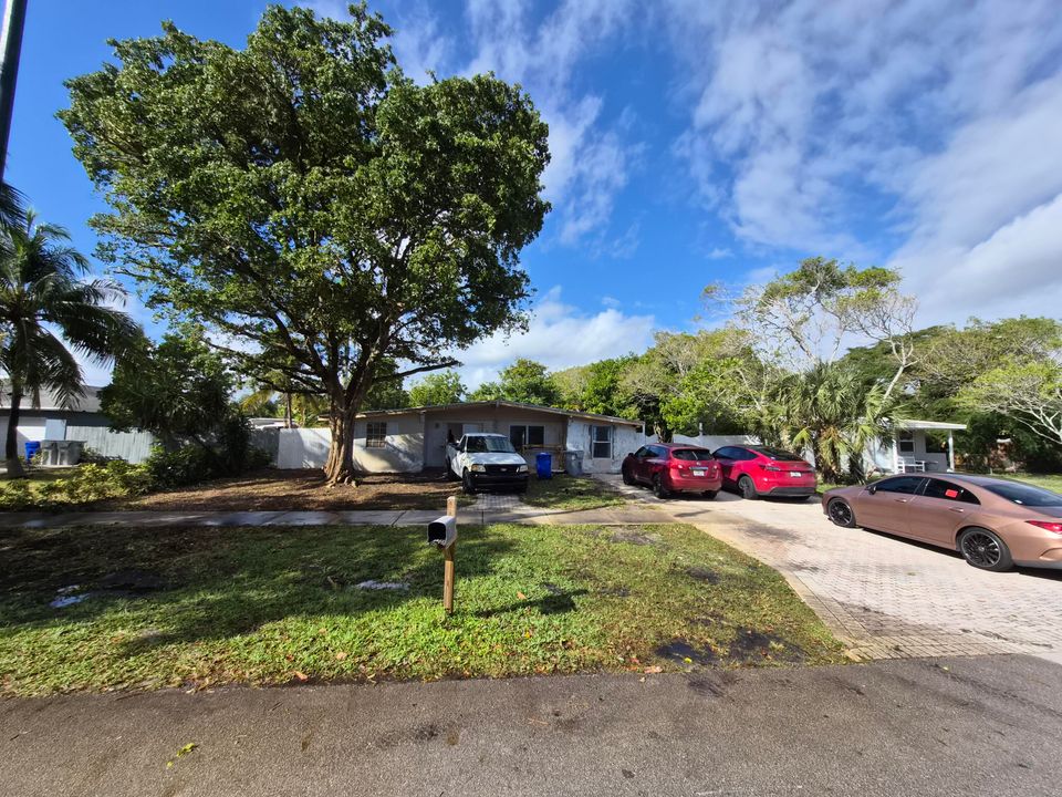 For Sale: $439,000 (5 beds, 2 baths, 1175 Square Feet)