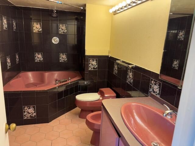 For Rent: $2,100 (3 beds, 2 baths, 1610 Square Feet)