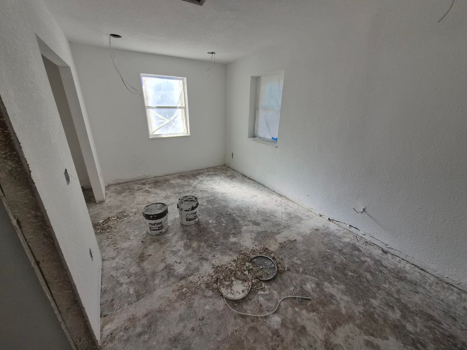 For Sale: $439,000 (5 beds, 2 baths, 1175 Square Feet)