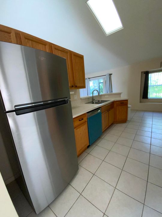 В аренду: $2,300 (3 спален, 2 ванн, 1808 Квадратных фут)