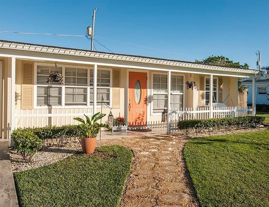 For Rent: $2,200 (3 beds, 2 baths, 1344 Square Feet)