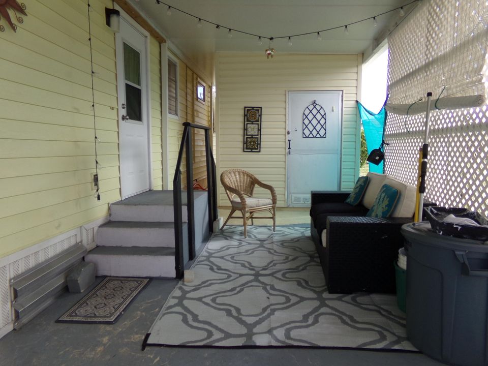 For Sale: $149,000 (2 beds, 2 baths, 960 Square Feet)