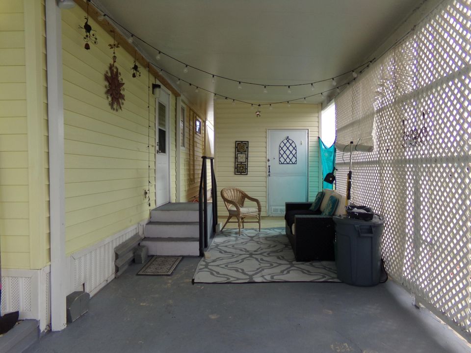 For Sale: $149,000 (2 beds, 2 baths, 960 Square Feet)