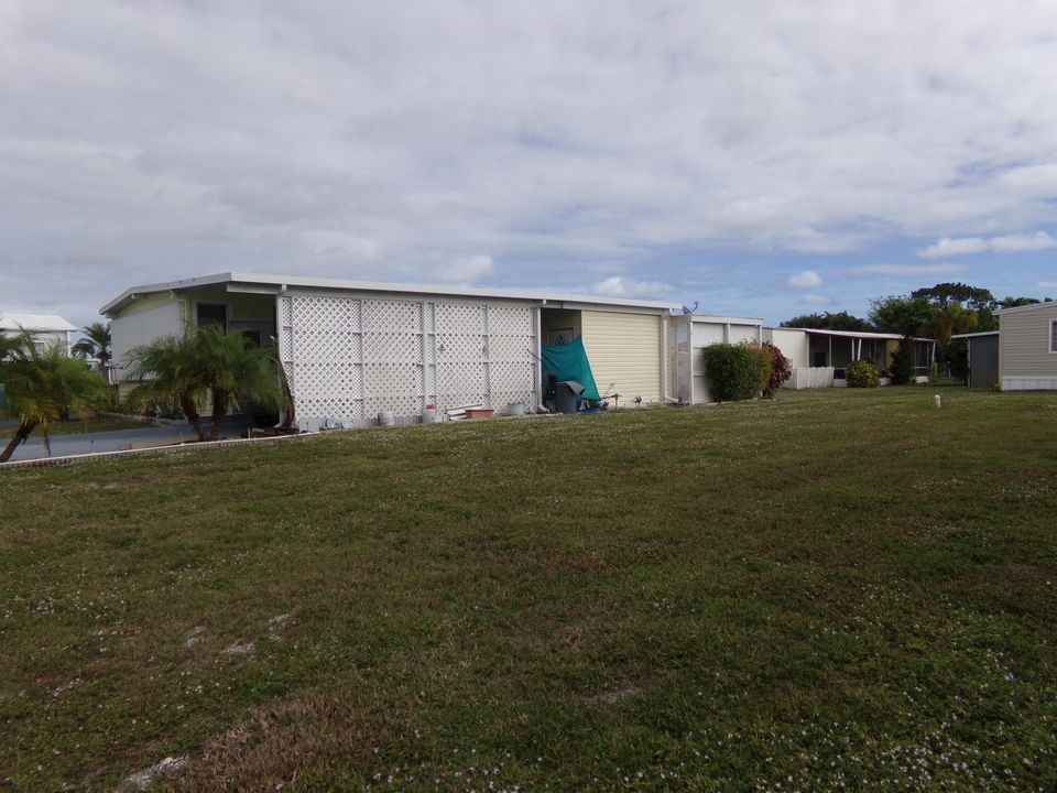 For Sale: $149,000 (2 beds, 2 baths, 960 Square Feet)