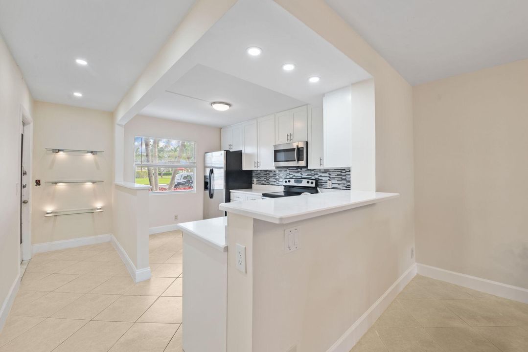 На продажу: $299,000 (2 спален, 2 ванн, 1185 Квадратных фут)