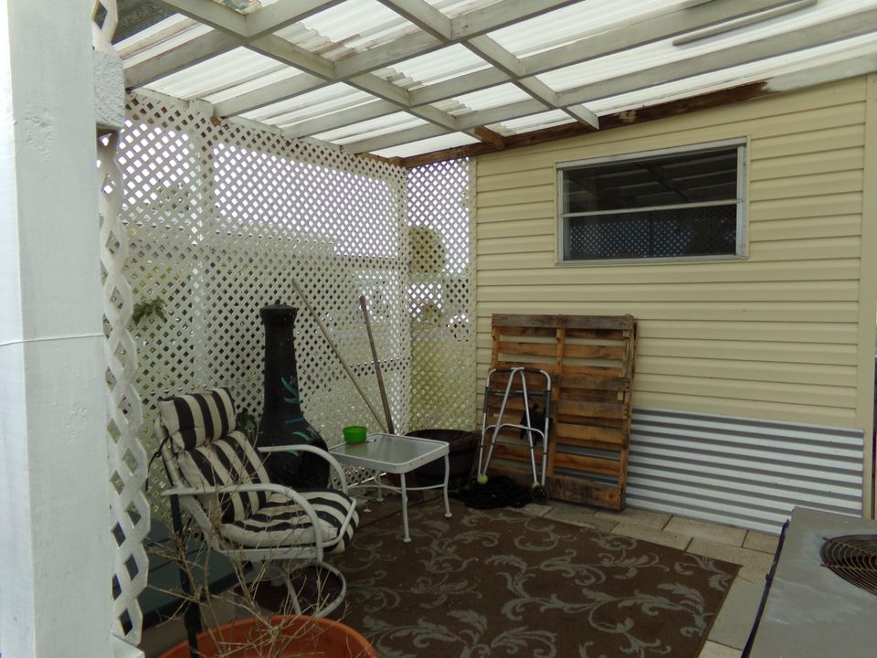 For Sale: $149,000 (2 beds, 2 baths, 960 Square Feet)
