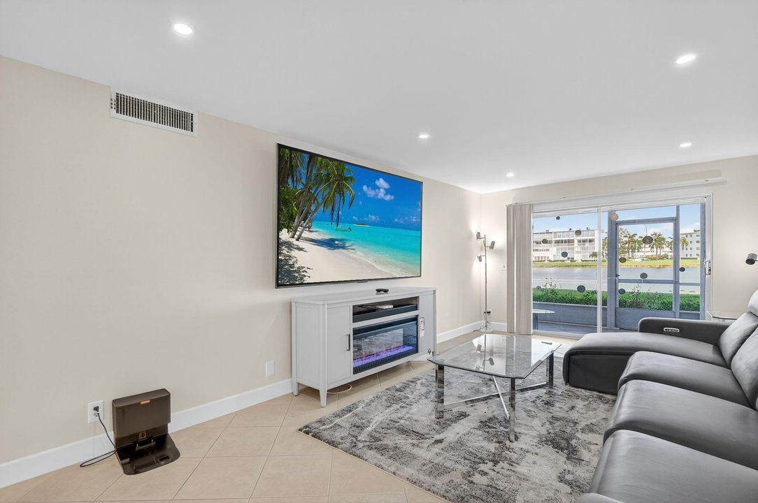 На продажу: $299,000 (2 спален, 2 ванн, 1185 Квадратных фут)