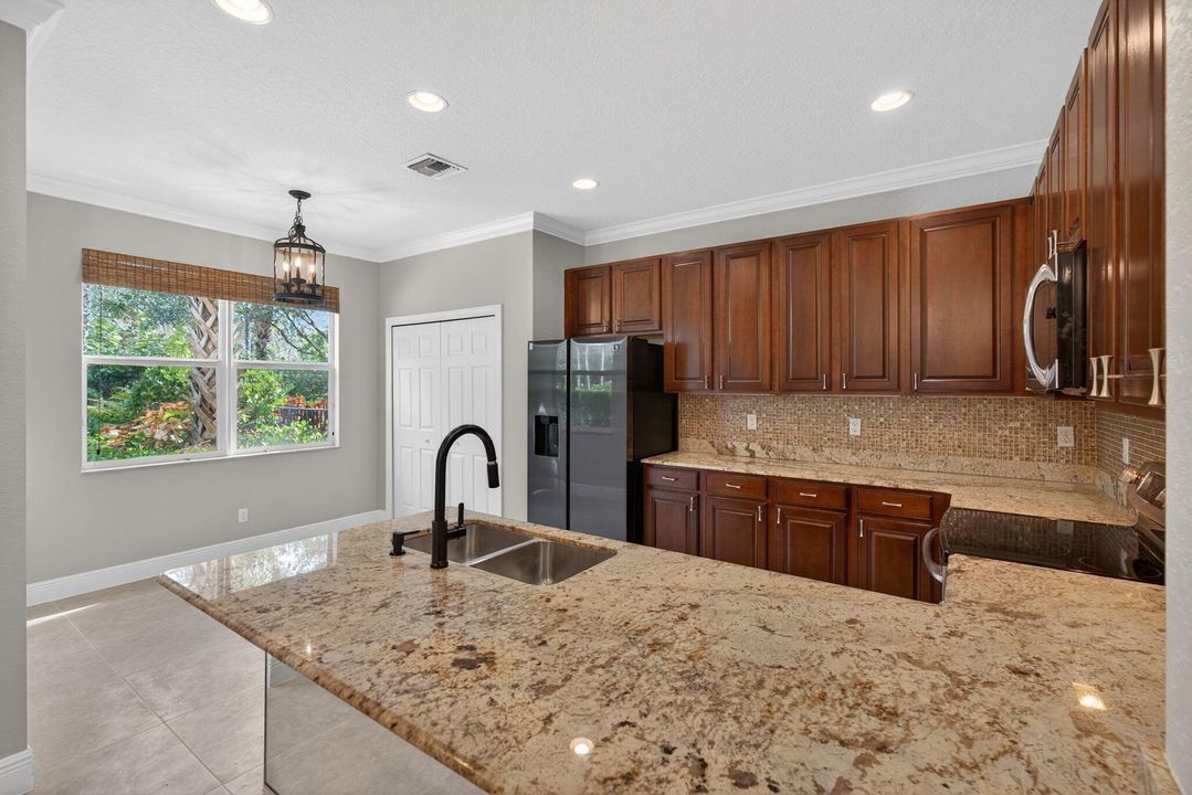 待售: $675,000 (3 贝兹, 2 浴室, 1939 平方英尺)