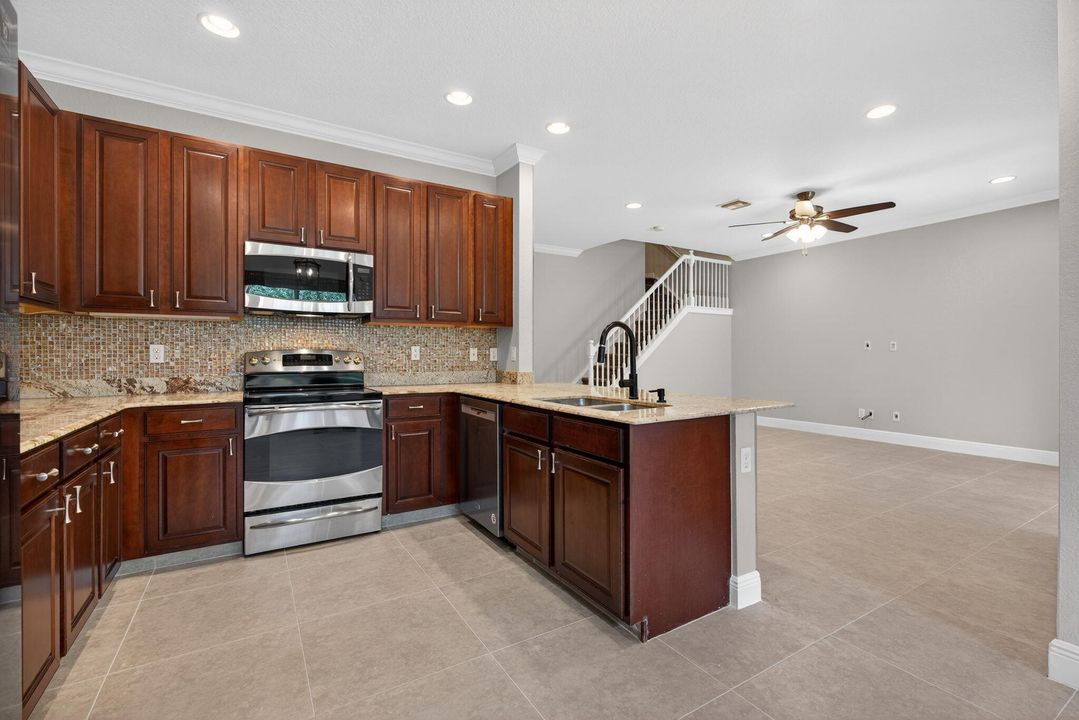 待售: $675,000 (3 贝兹, 2 浴室, 1939 平方英尺)