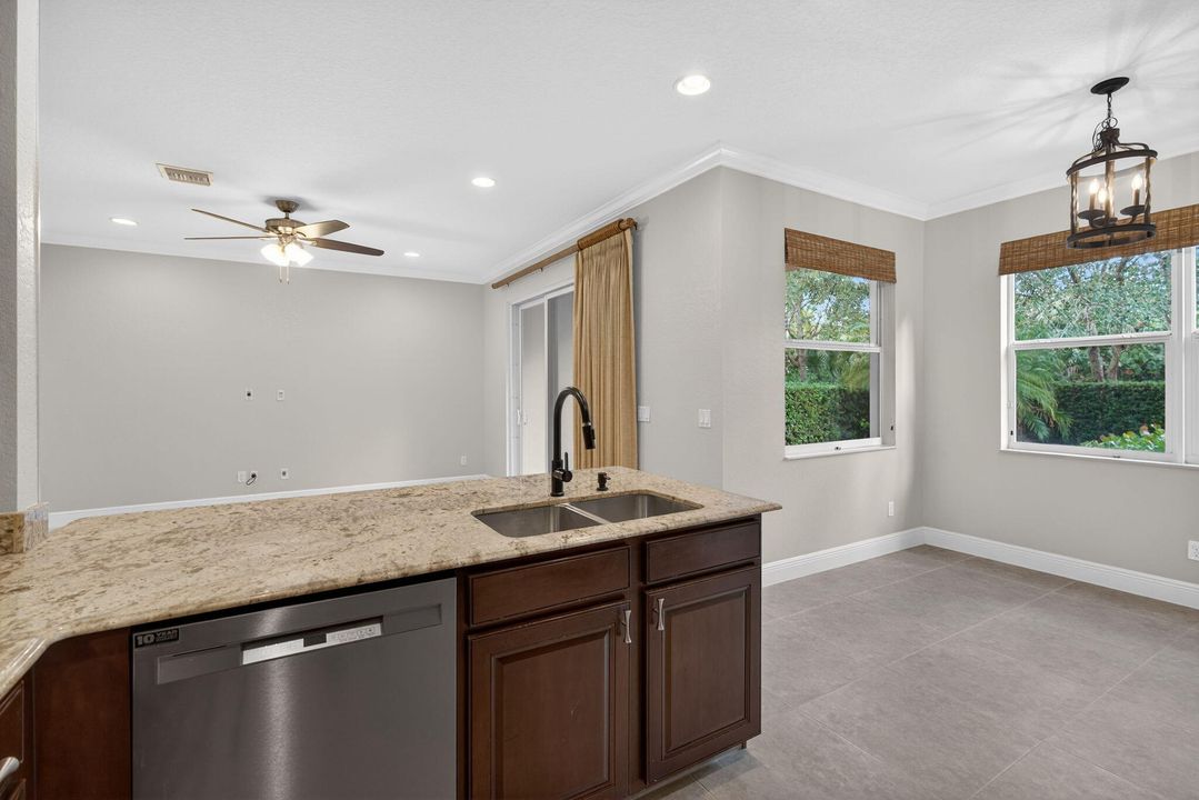 待售: $675,000 (3 贝兹, 2 浴室, 1939 平方英尺)