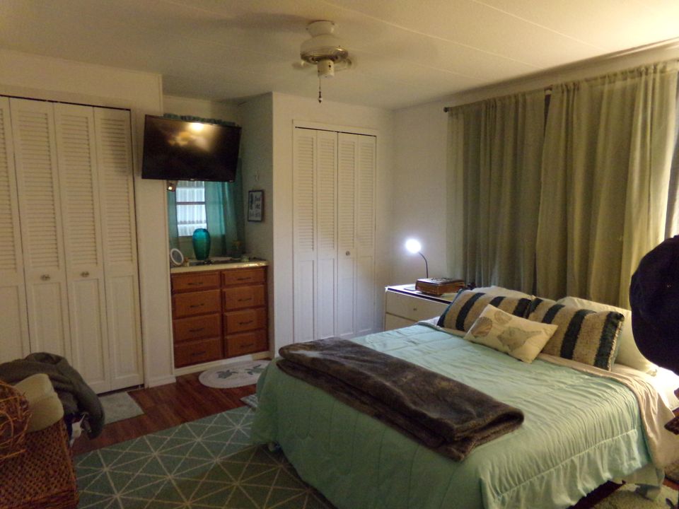 For Sale: $149,000 (2 beds, 2 baths, 960 Square Feet)