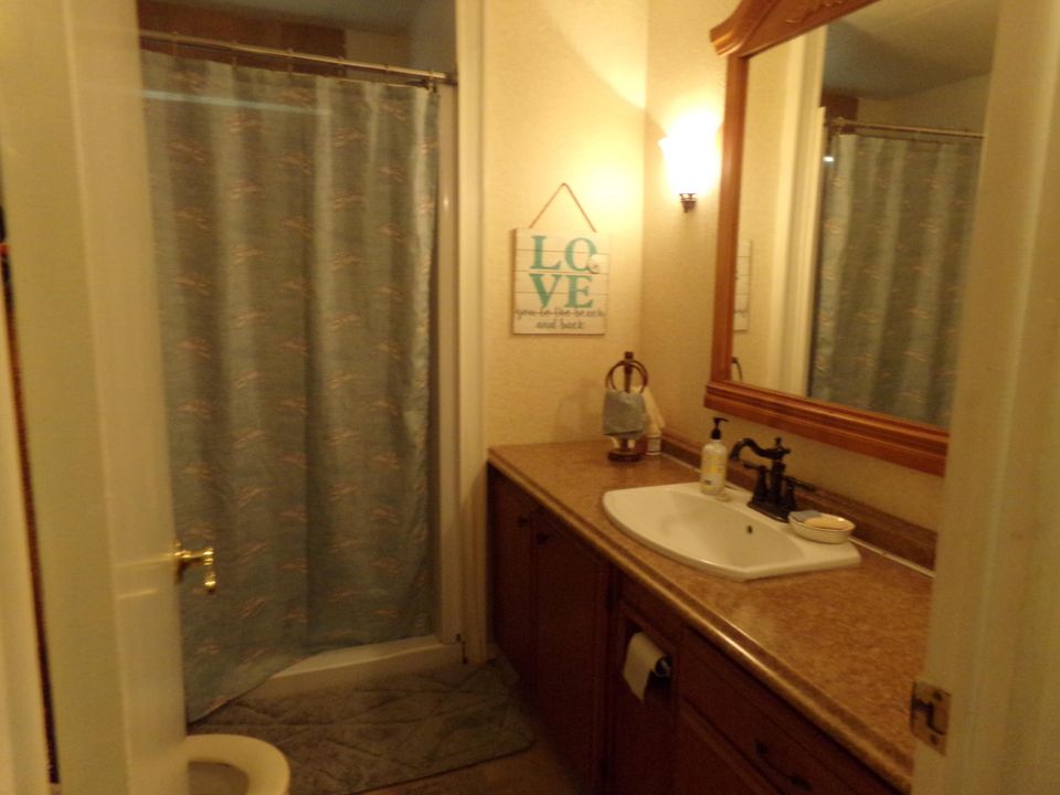 For Sale: $149,000 (2 beds, 2 baths, 960 Square Feet)