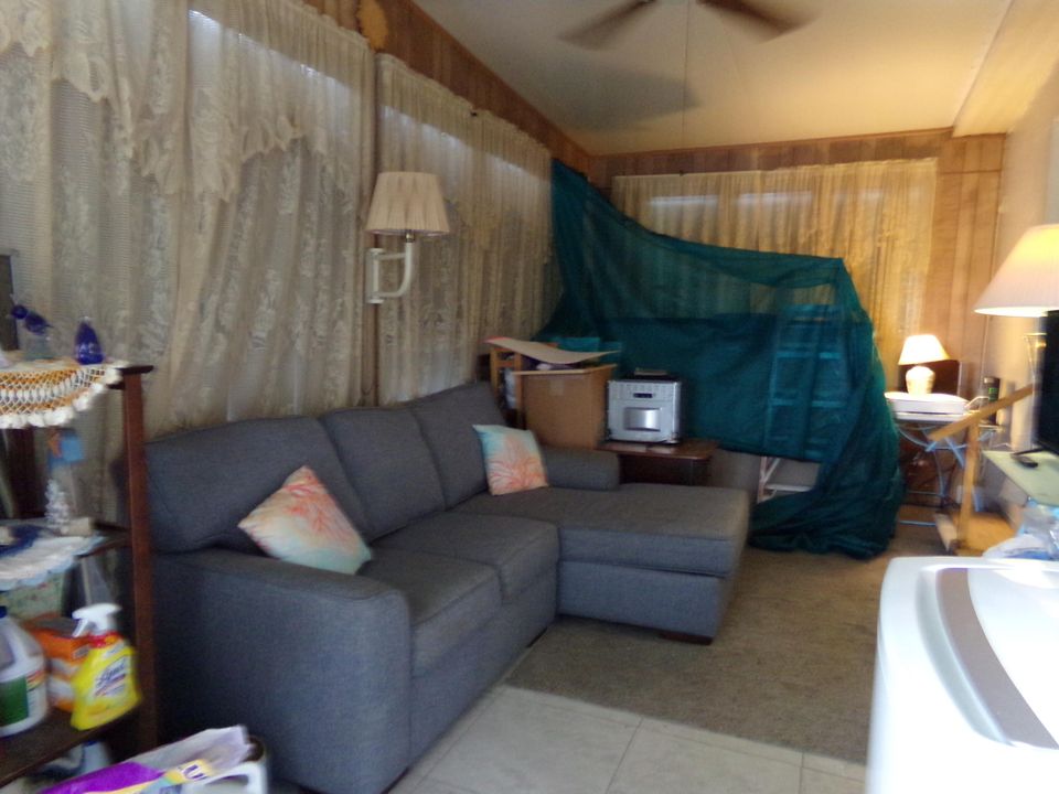 For Sale: $149,000 (2 beds, 2 baths, 960 Square Feet)