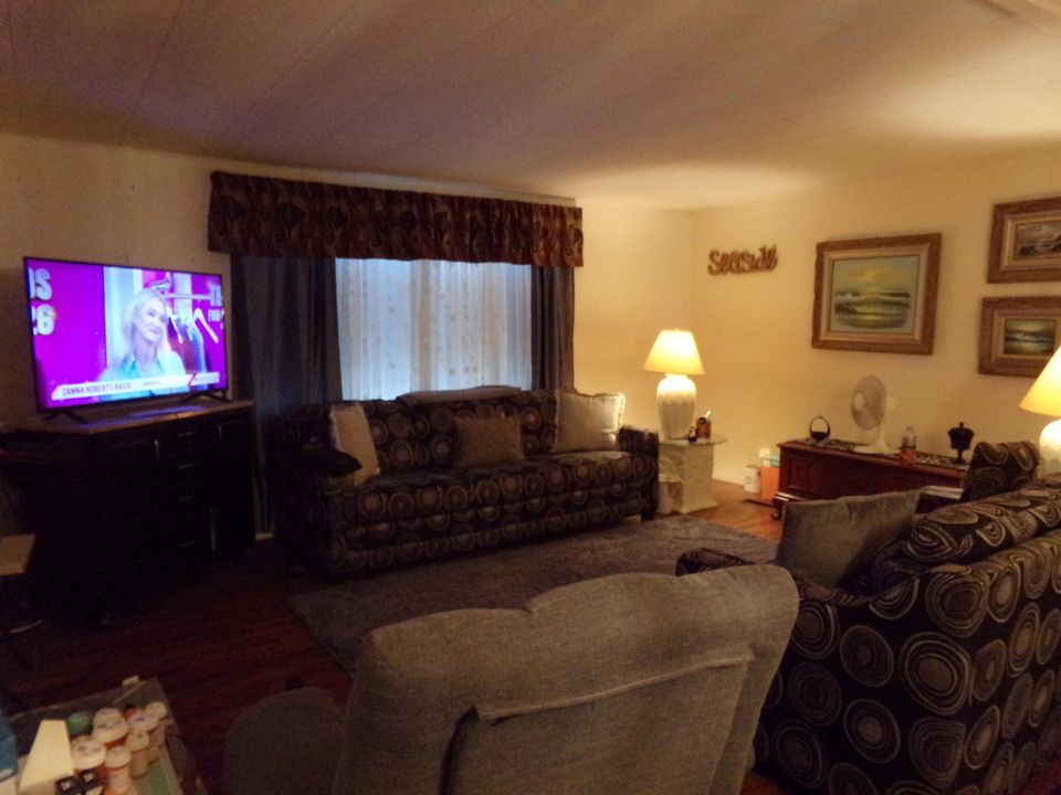 For Sale: $149,000 (2 beds, 2 baths, 960 Square Feet)