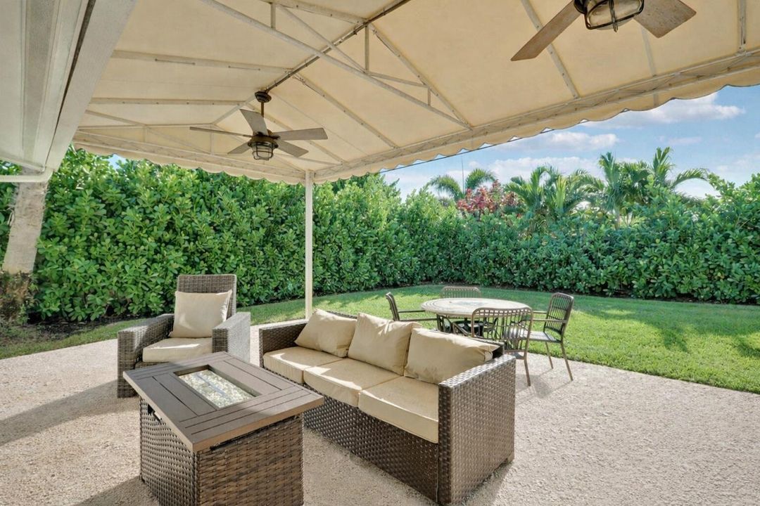 En Venta: $1,050,000 (4 camas, 2 baños, 1844 Pies cuadrados)