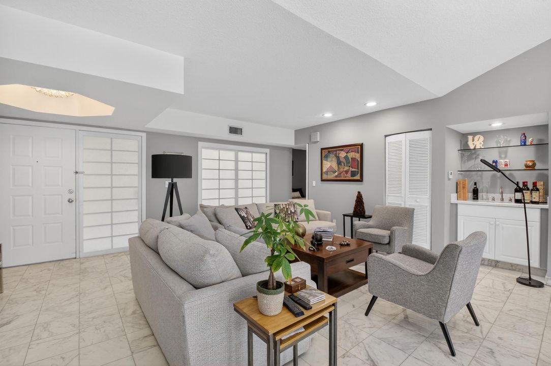 En Venta: $299,000 (2 camas, 2 baños, 1566 Pies cuadrados)