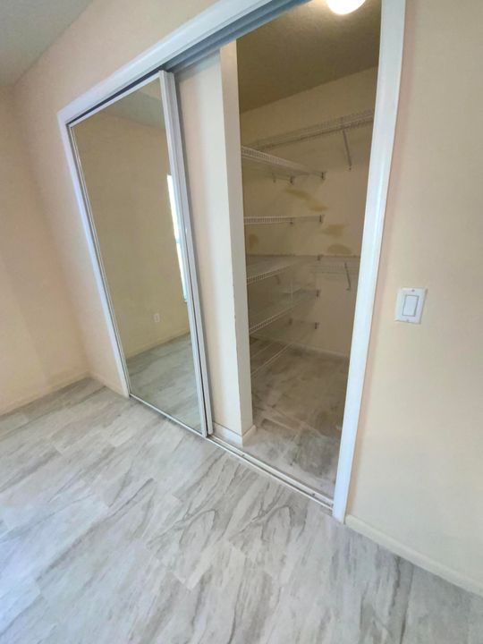 В аренду: $2,300 (3 спален, 2 ванн, 1808 Квадратных фут)