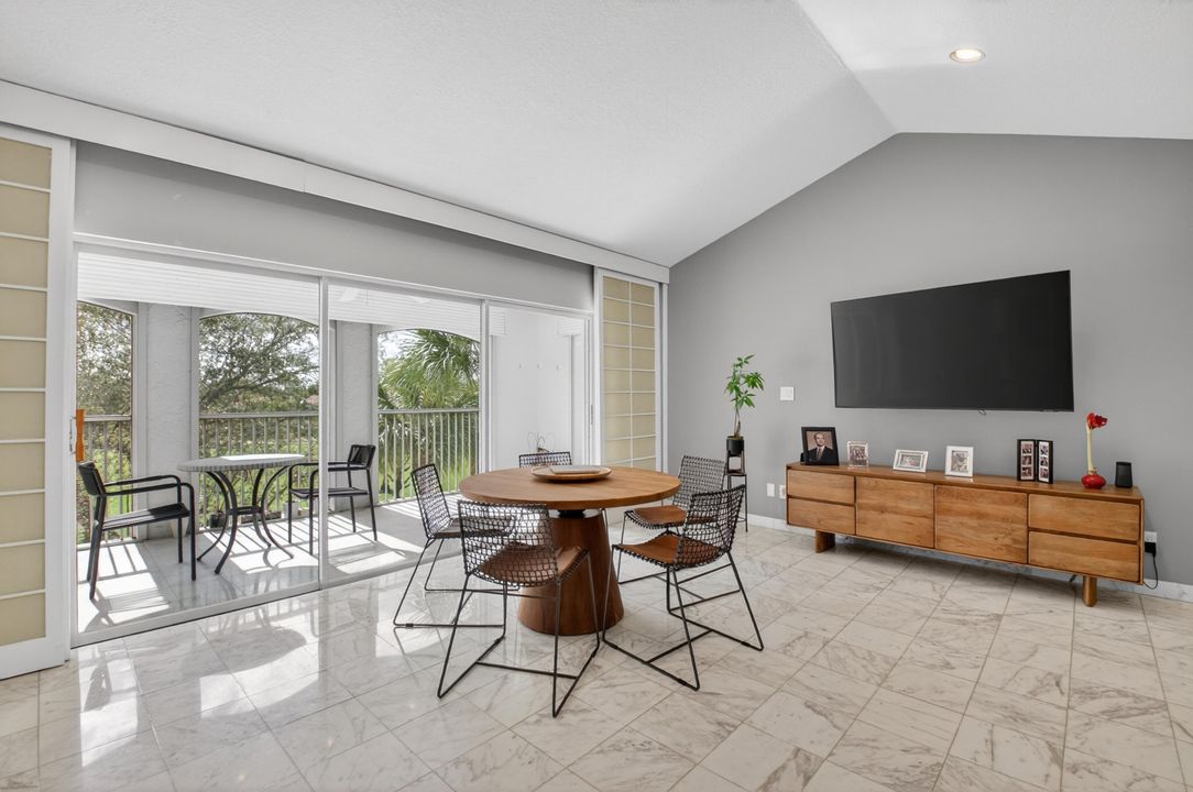 En Venta: $299,000 (2 camas, 2 baños, 1566 Pies cuadrados)