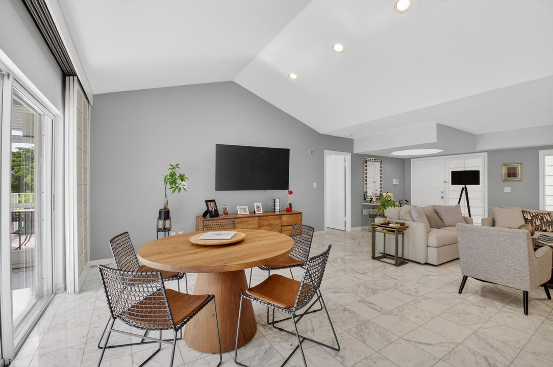 En Venta: $299,000 (2 camas, 2 baños, 1566 Pies cuadrados)