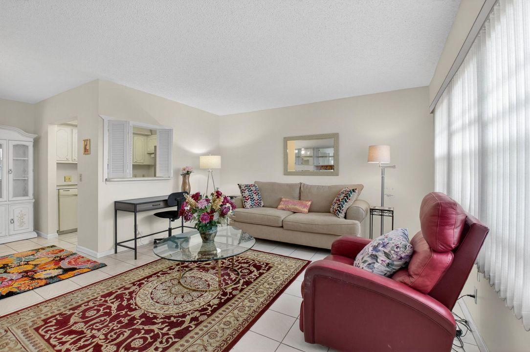 For Sale: $80,000 (1 beds, 1 baths, 720 Square Feet)