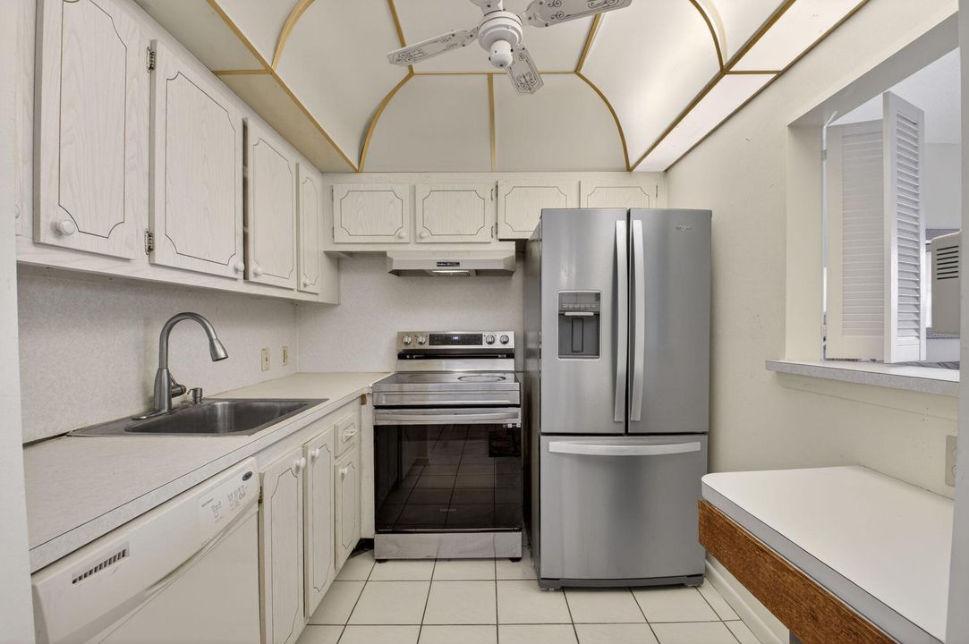 For Sale: $80,000 (1 beds, 1 baths, 720 Square Feet)