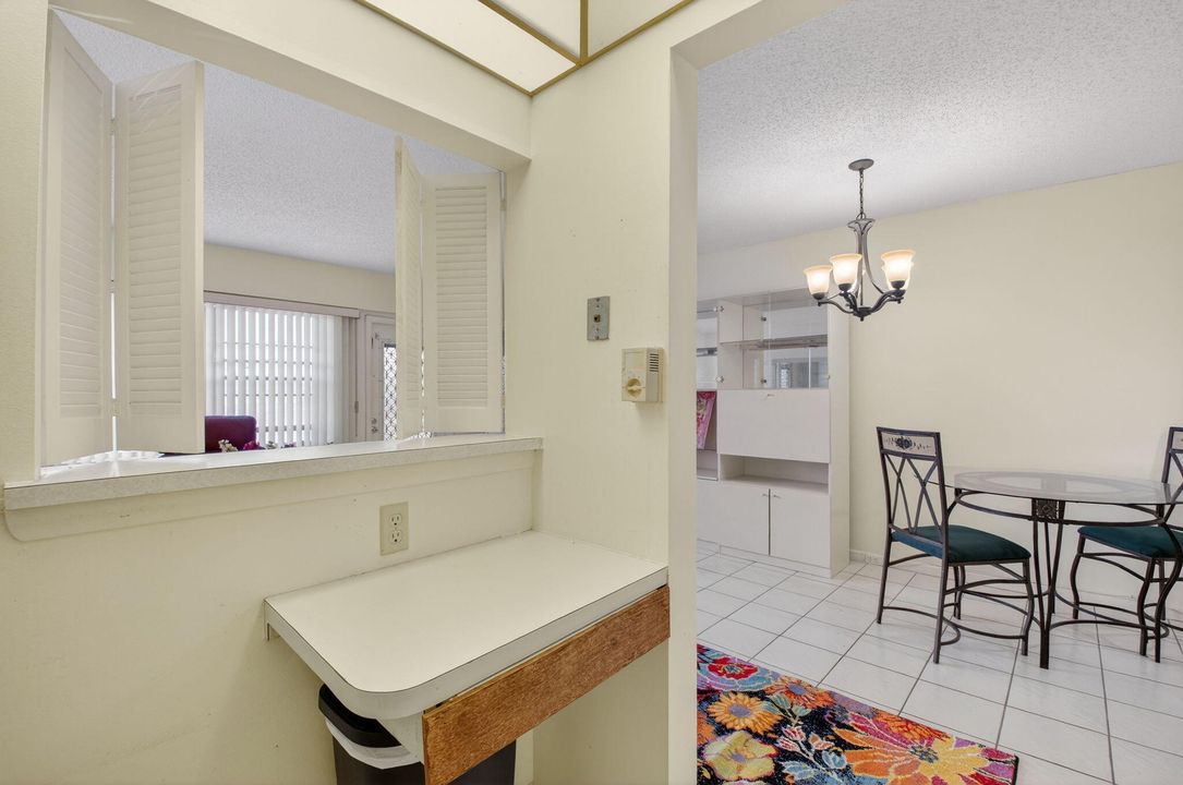 For Sale: $80,000 (1 beds, 1 baths, 720 Square Feet)