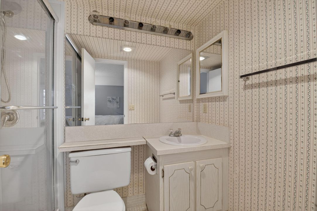 For Sale: $80,000 (1 beds, 1 baths, 720 Square Feet)